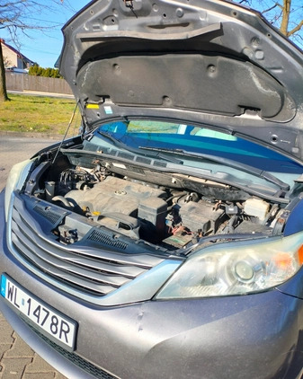 Toyota Sienna cena 58888 przebieg: 332000, rok produkcji 2011 z Legionowo małe 277